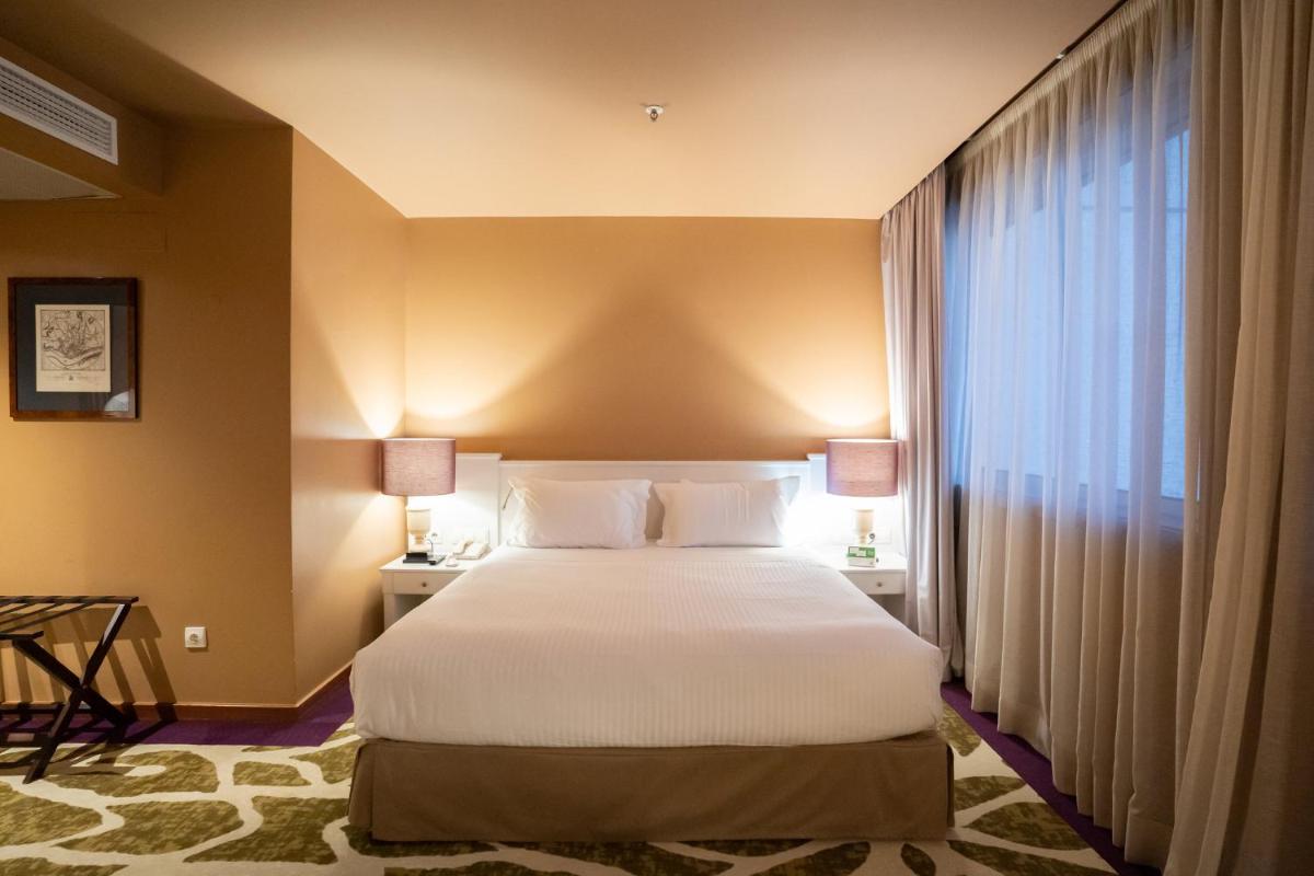 Uma cama ou camas num quarto em Holiday Inn Porto Gaia by IHG