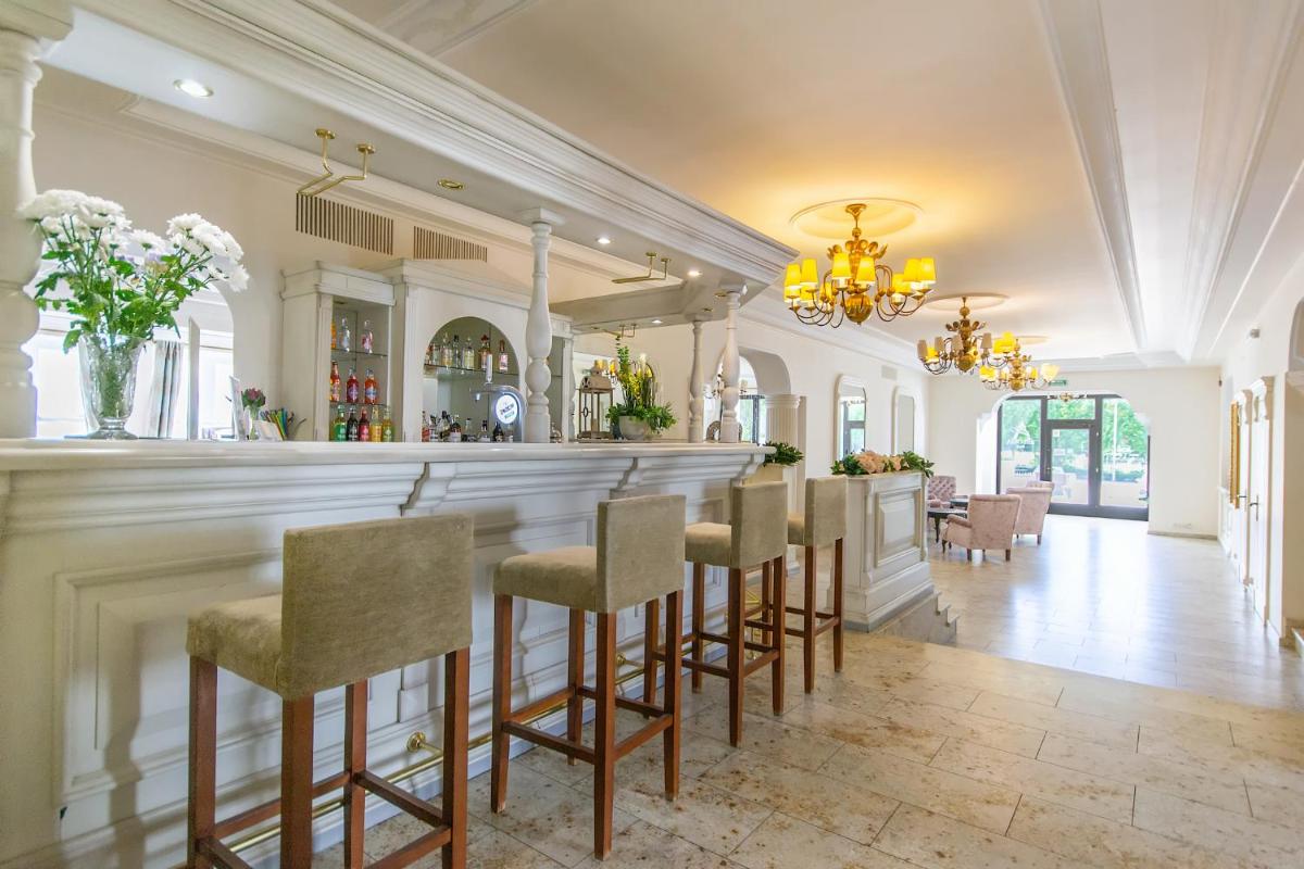 Astoria Bed & Breakfast - Housity