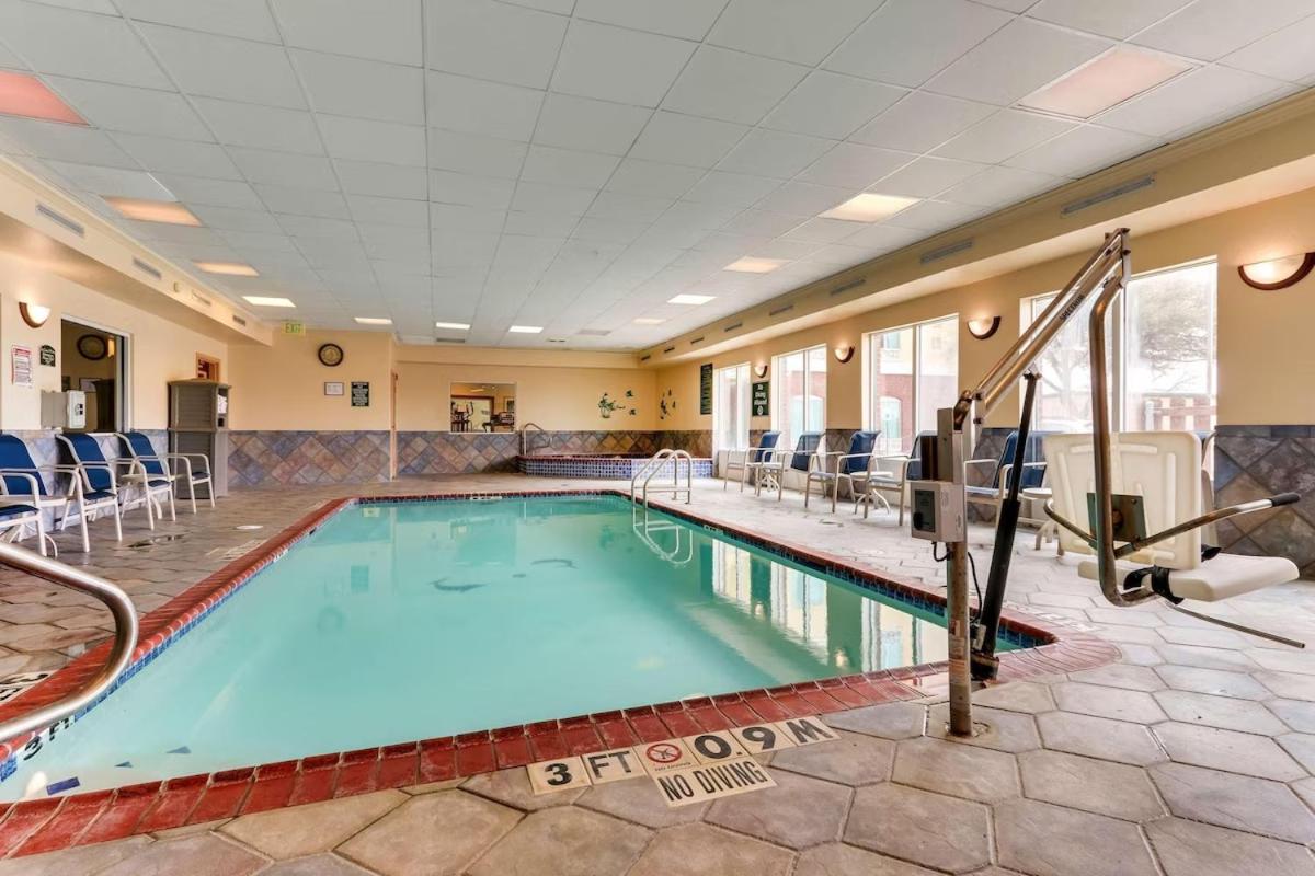 Comfort Inn & Suites Waco Woodway - Housity