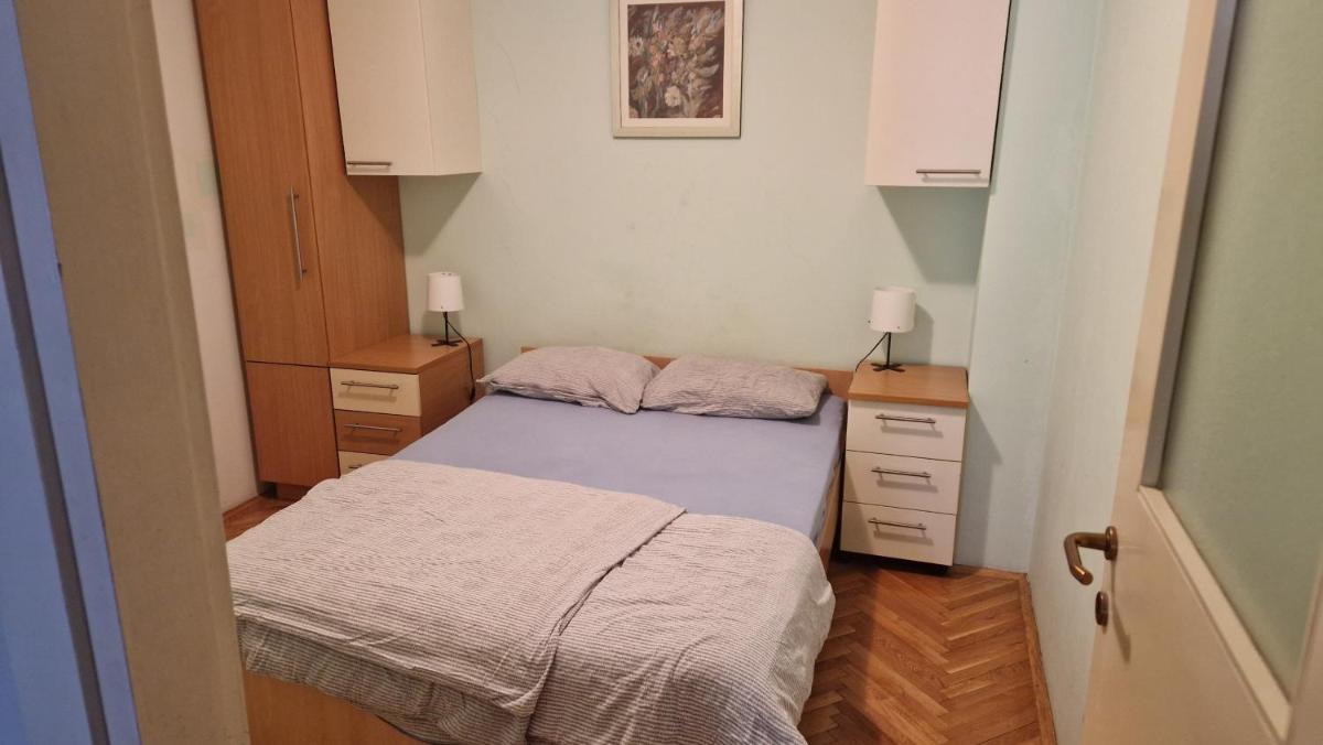 Apartment Viktor,parking - Hizvo
