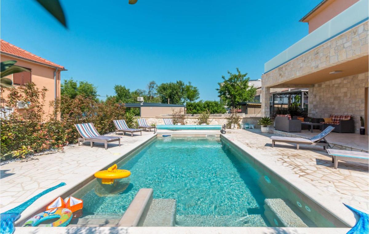 Awesome Home In Turanj With Sauna - Housity