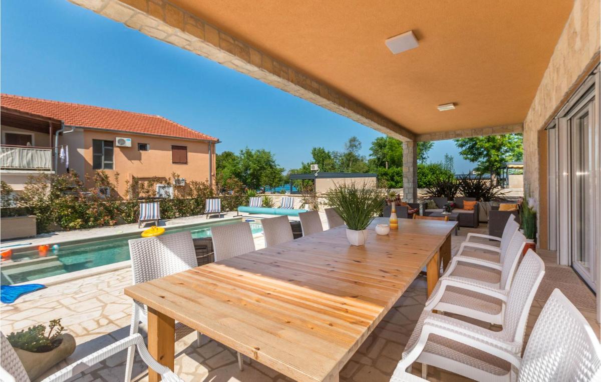 Awesome Home In Turanj With Sauna - Housity