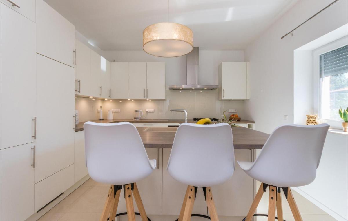 Awesome Home In Turanj With Sauna - Housity