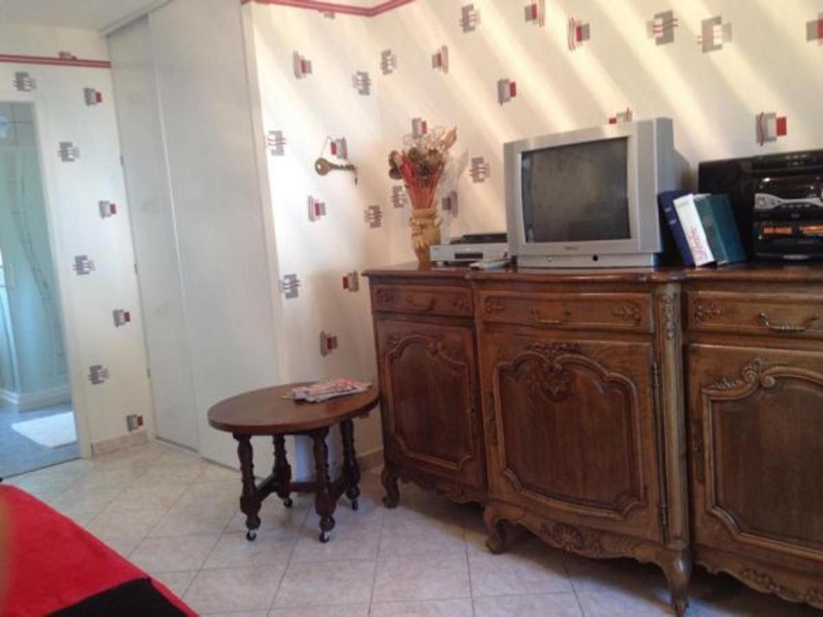 Charmant Gîte à Étain, Tout Inclus, Proche Verdun avec Terrasse et Parking - FR-1-585-3 - Housity