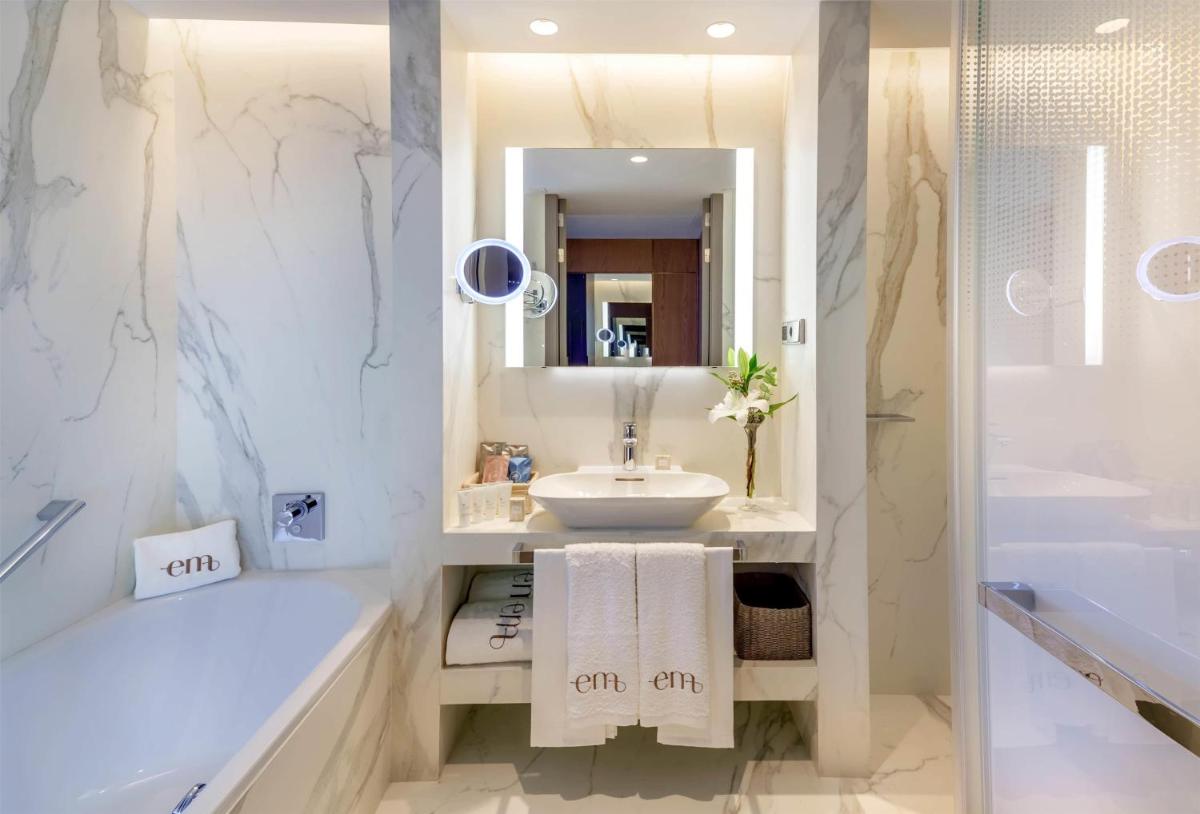Un baño de Barceló Emperatriz