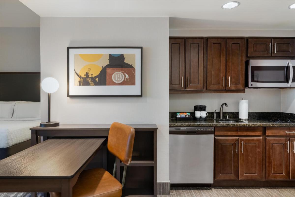 Homewood Suites by Hilton Ankeny - Housity