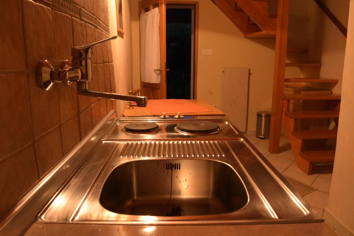 Kamene Priče rooms, music and food - Housity