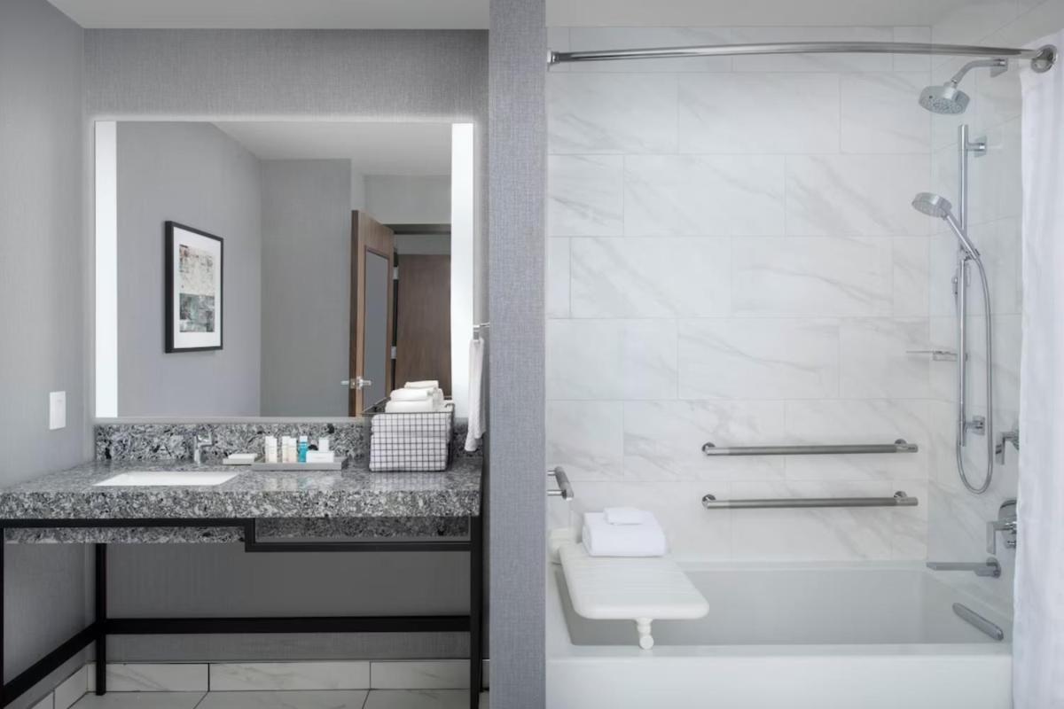 Embassy Suites By Hilton Knoxville Downtown - Housity