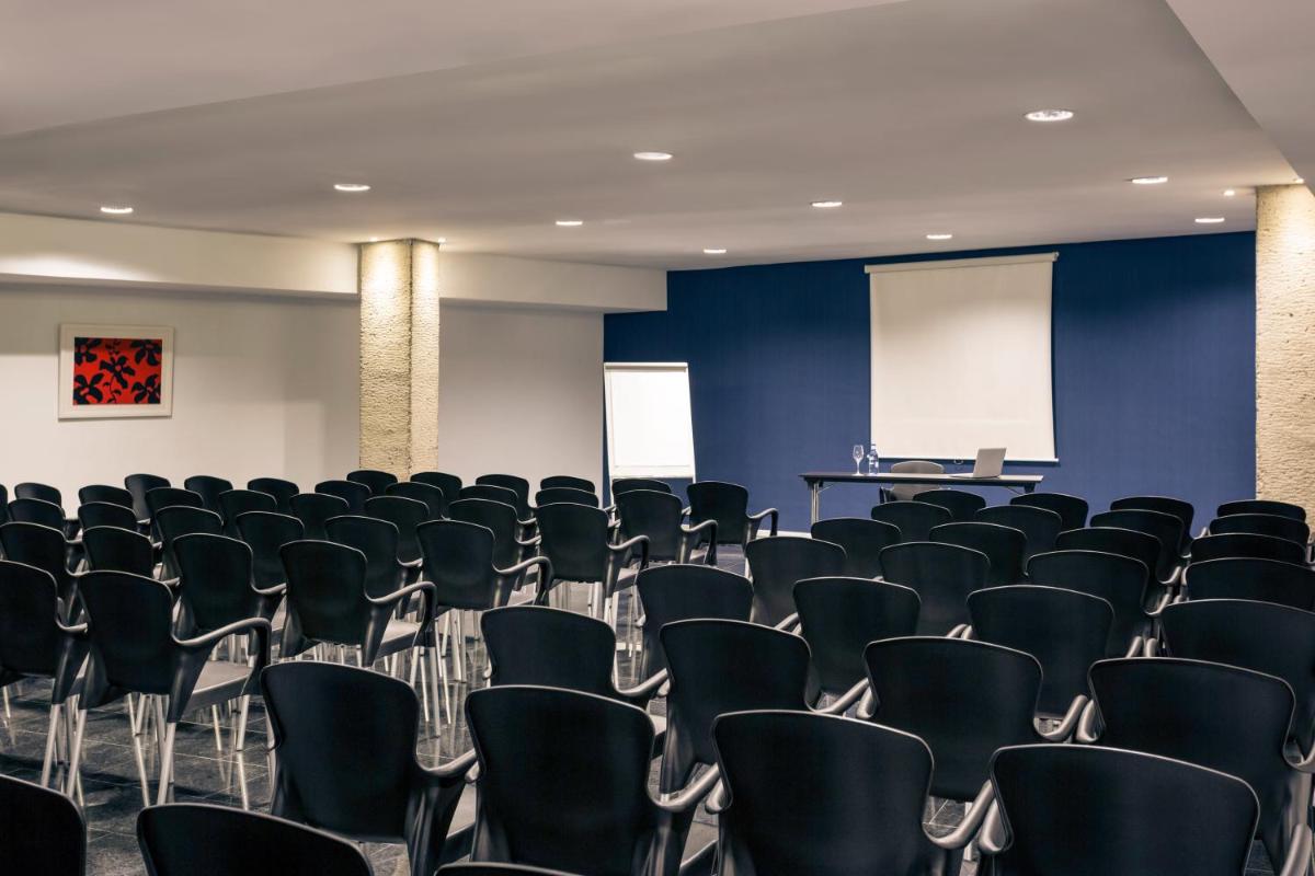 Zona business o sala de conferencias en Hotel Mercure Jardines de Albia