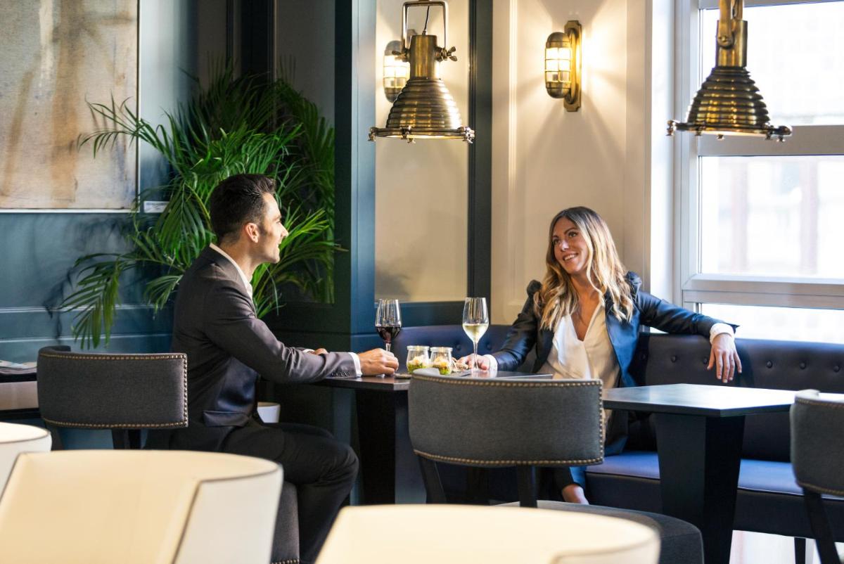 Clientes alojados en Hotel Mercure Jardines de Albia