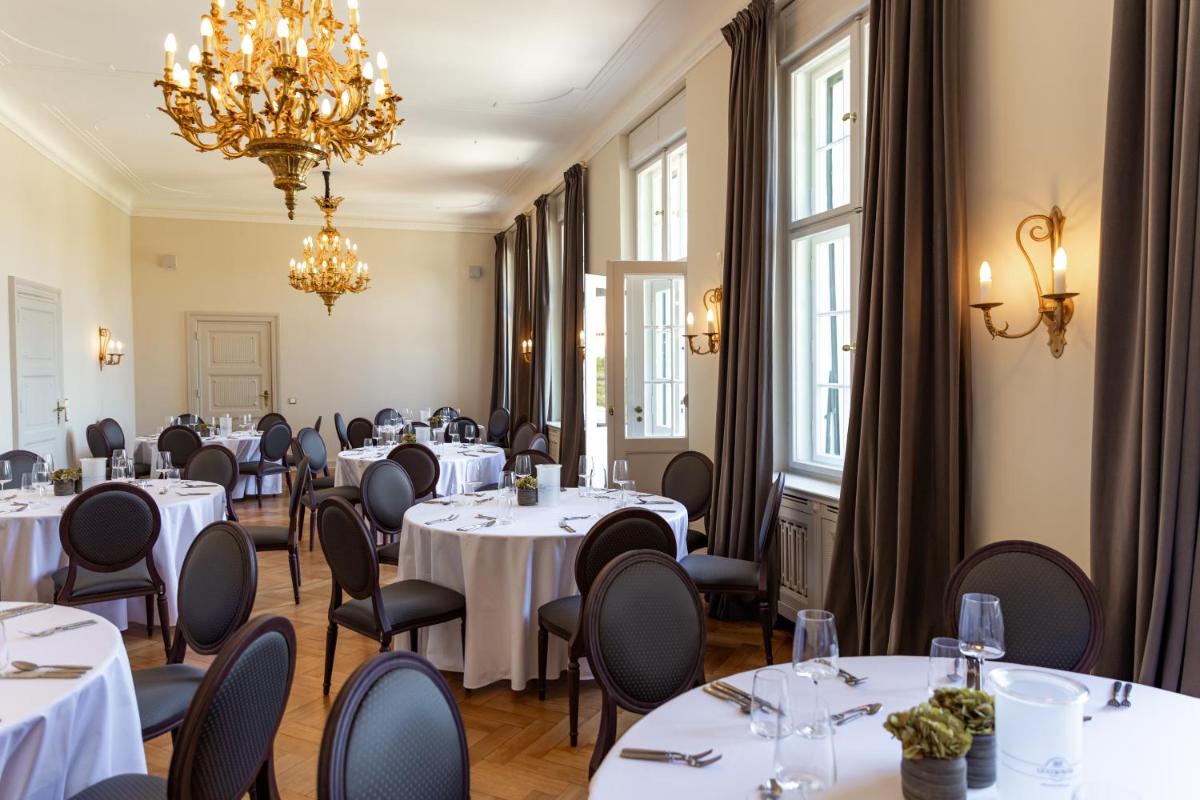 Schlosshotel Neustrelitz - Housity