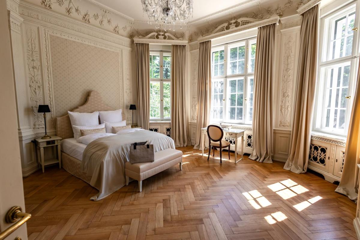 Schlosshotel Neustrelitz - Housity