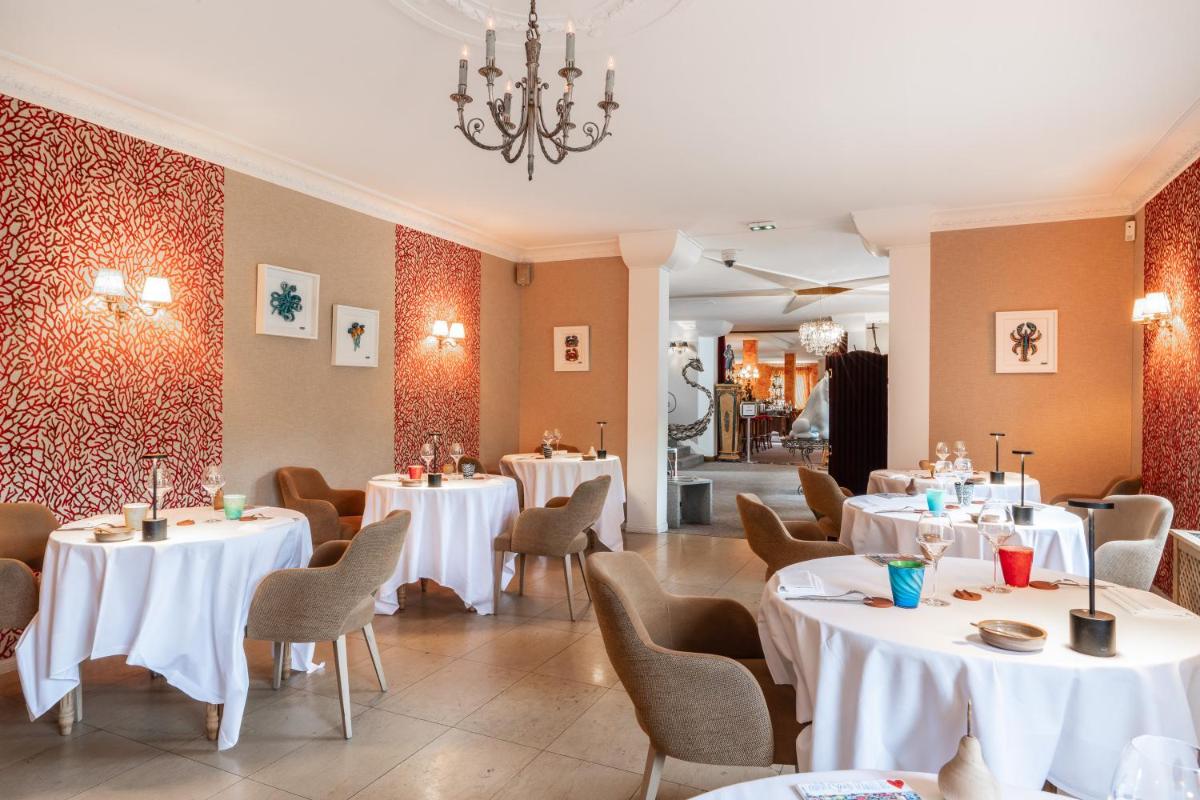Coin salon dans l'établissement Le Manoir De La Poterie & Spa