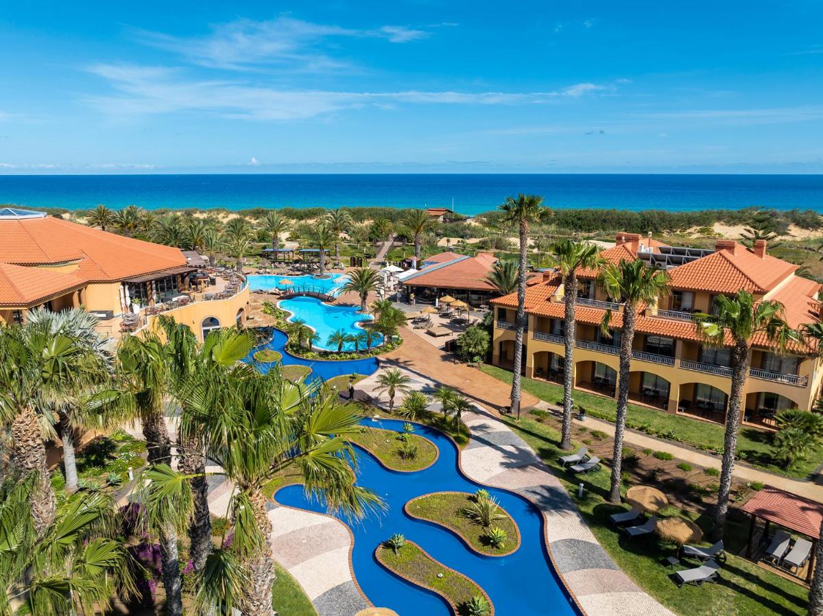 uma vista aérea do resort com o oceano ao fundo em Pestana Porto Santo Premium All Inclusive Beach & SPA Resort em Porto Santo