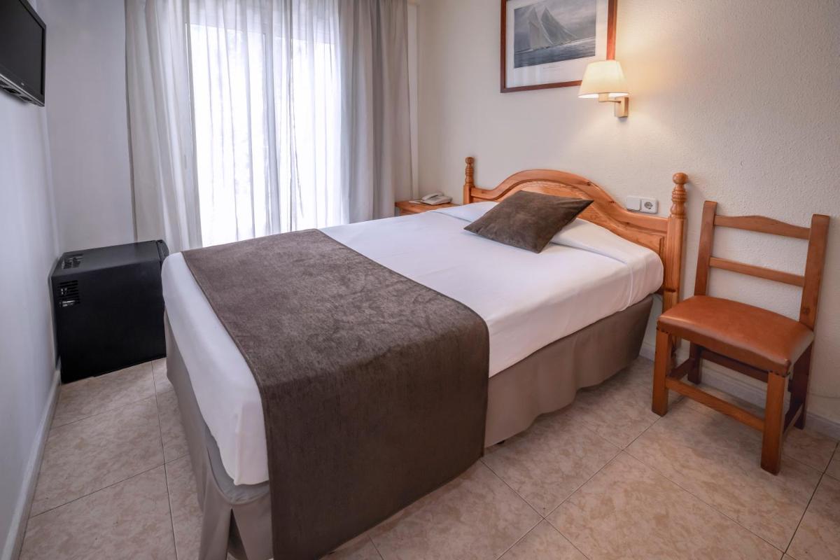 Cama o camas de una habitación en Hotel GHT Neptuno-Tossa & Venus SPA
