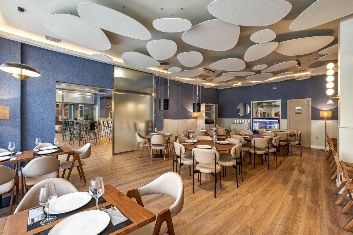 Un restaurante o sitio para comer en Bahía Almuñecar