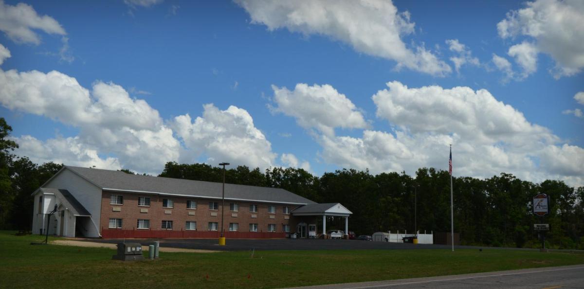 Adams Inn and Suites - Housity