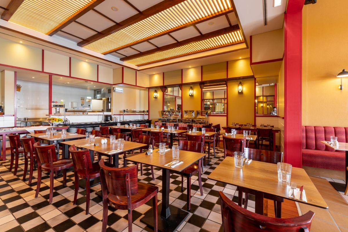 Um restaurante ou outro lugar para comer em Pestana Porto Santo Premium All Inclusive Beach & SPA Resort