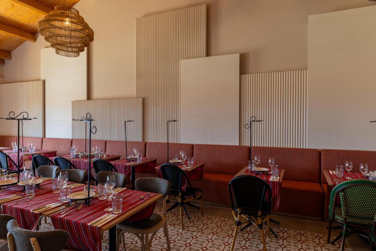 Uma área de estar em Pestana Porto Santo Premium All Inclusive Beach & SPA Resort
