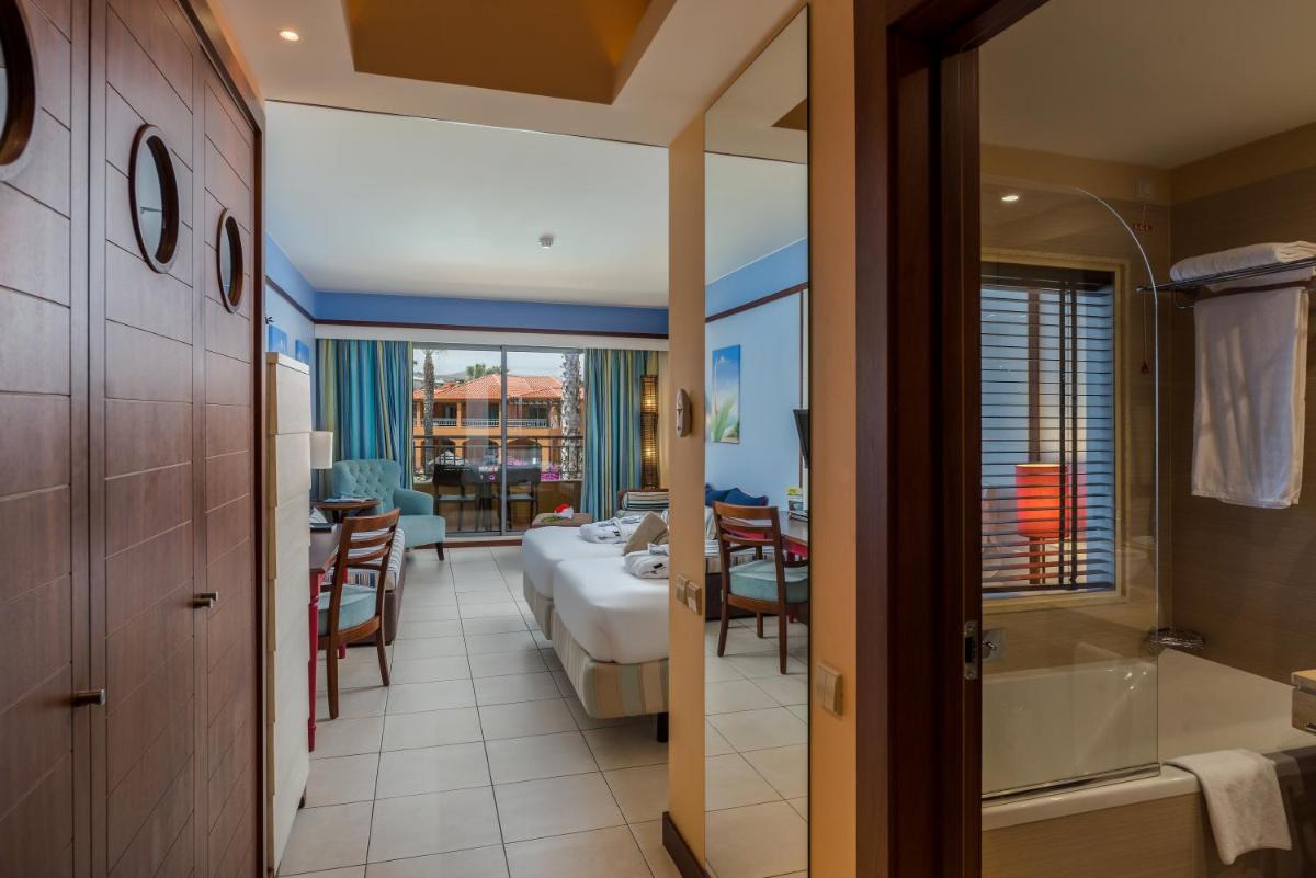 Uma cama ou camas num quarto em Pestana Porto Santo Premium All Inclusive Beach & SPA Resort