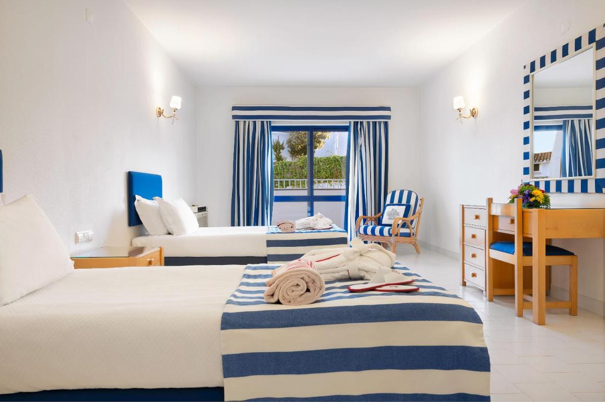 Uma cama ou camas num quarto em Grand Muthu Oura View Beach Club