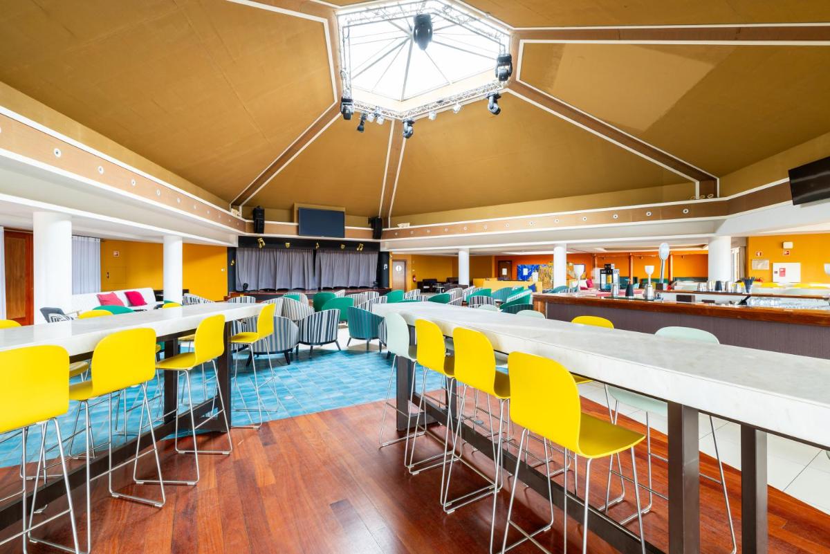 Um restaurante ou outro lugar para comer em Pestana Porto Santo Premium All Inclusive Beach & SPA Resort