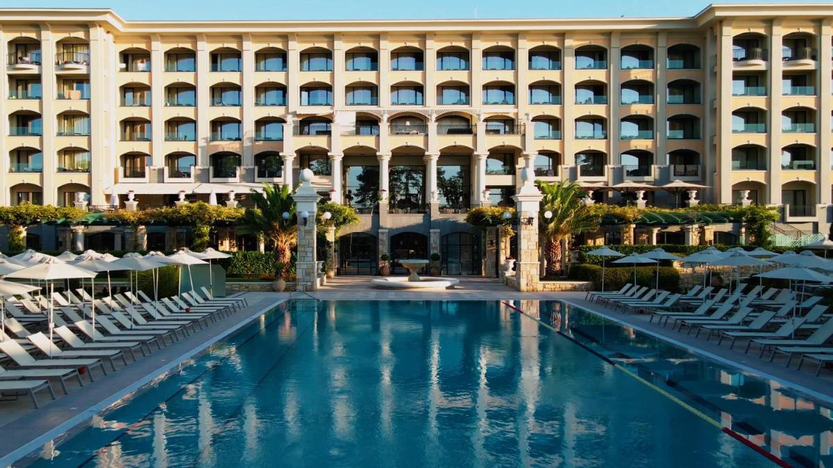 Astor Garden Hotel - Housity