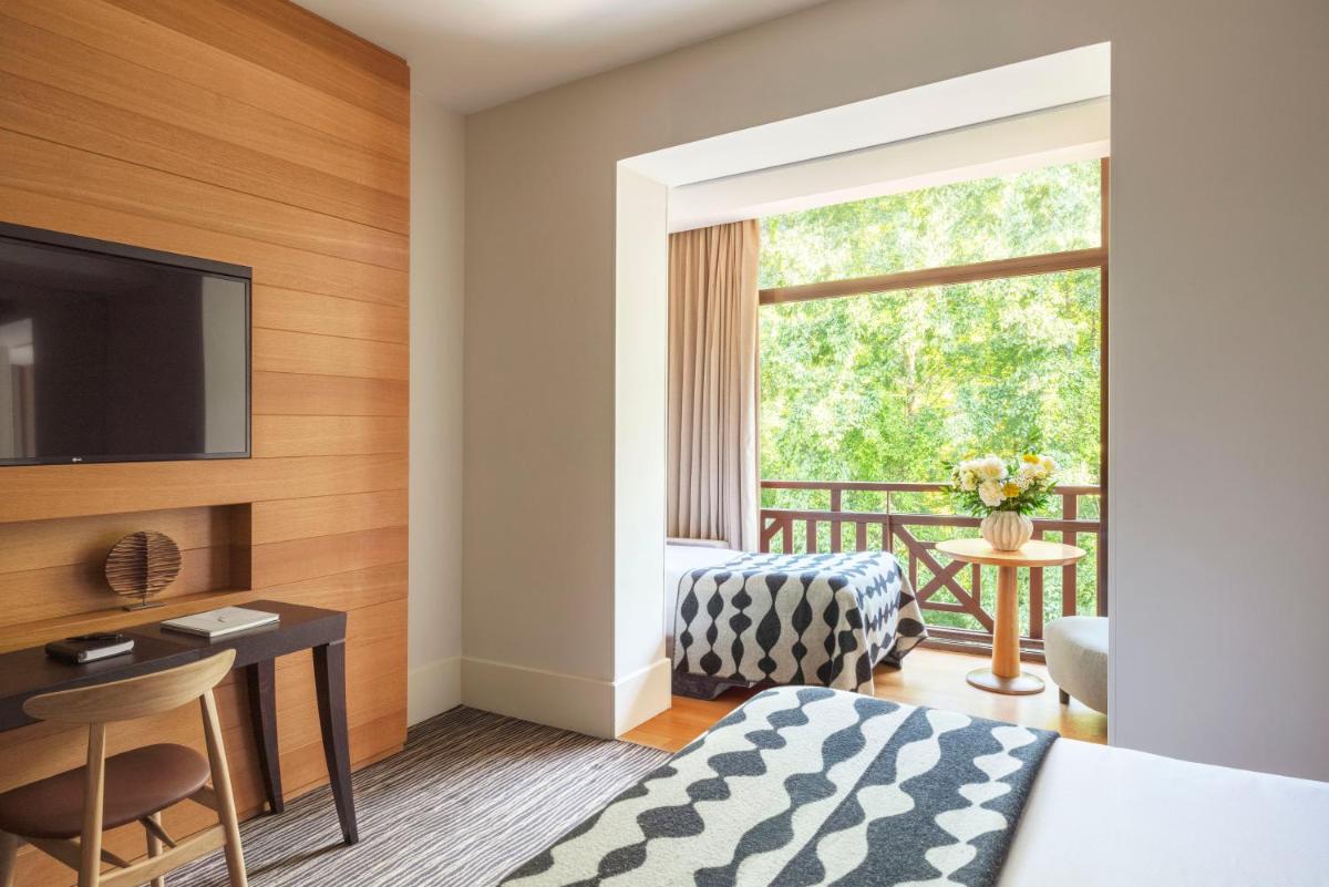 Télévision ou salle de divertissement dans l'établissement Hôtel Ermitage