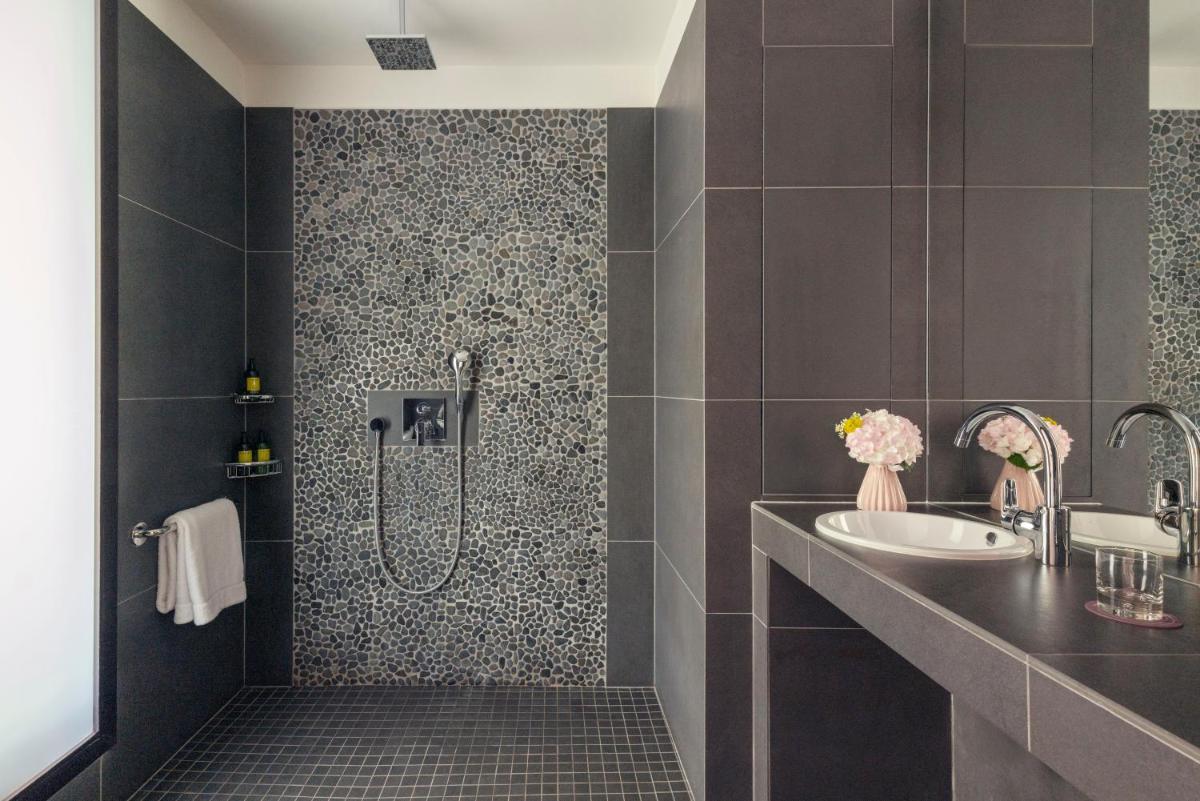 Salle de bains dans l'établissement Hôtel Ermitage