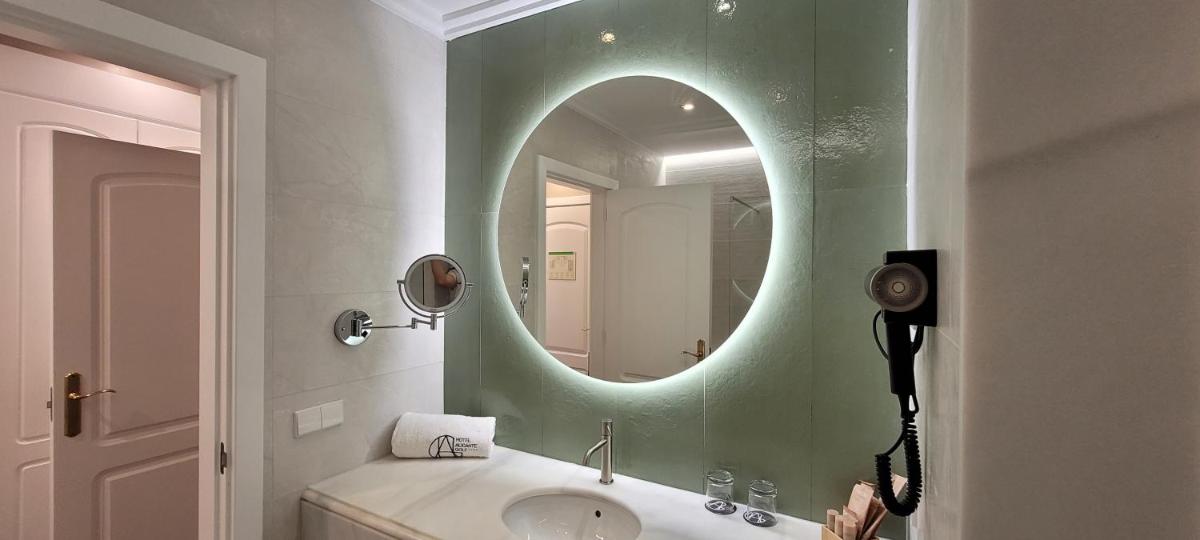 Un baño de Hotel Alicante Golf