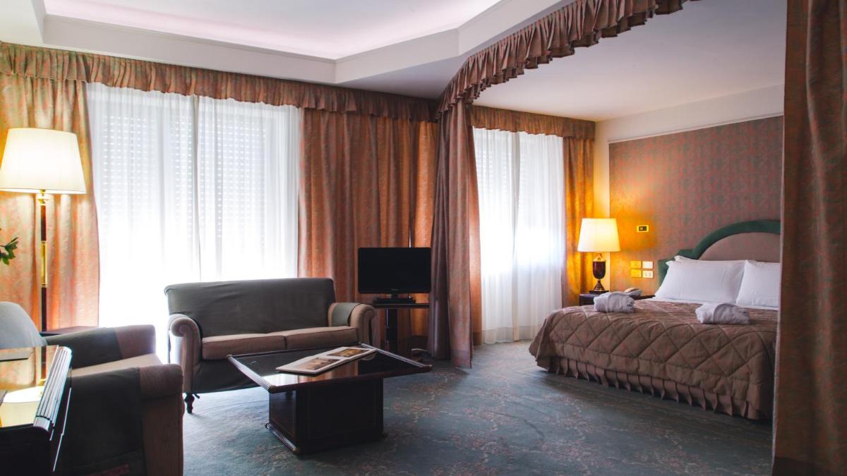 Grand Hotel Excelsior - Housity