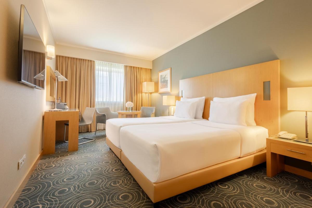 Uma cama ou camas num quarto em SANA Malhoa Hotel