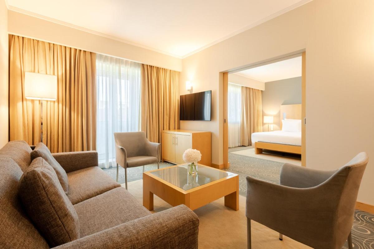 Uma televisão e/ou sistema de entretenimento em SANA Malhoa Hotel