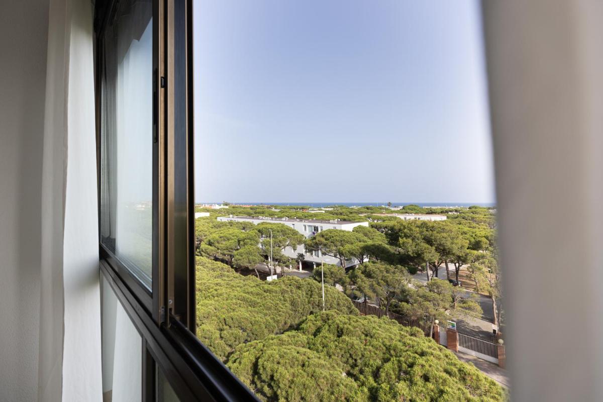 LETS HOLIDAYS Bright Apartment In Gava Mar - Housity