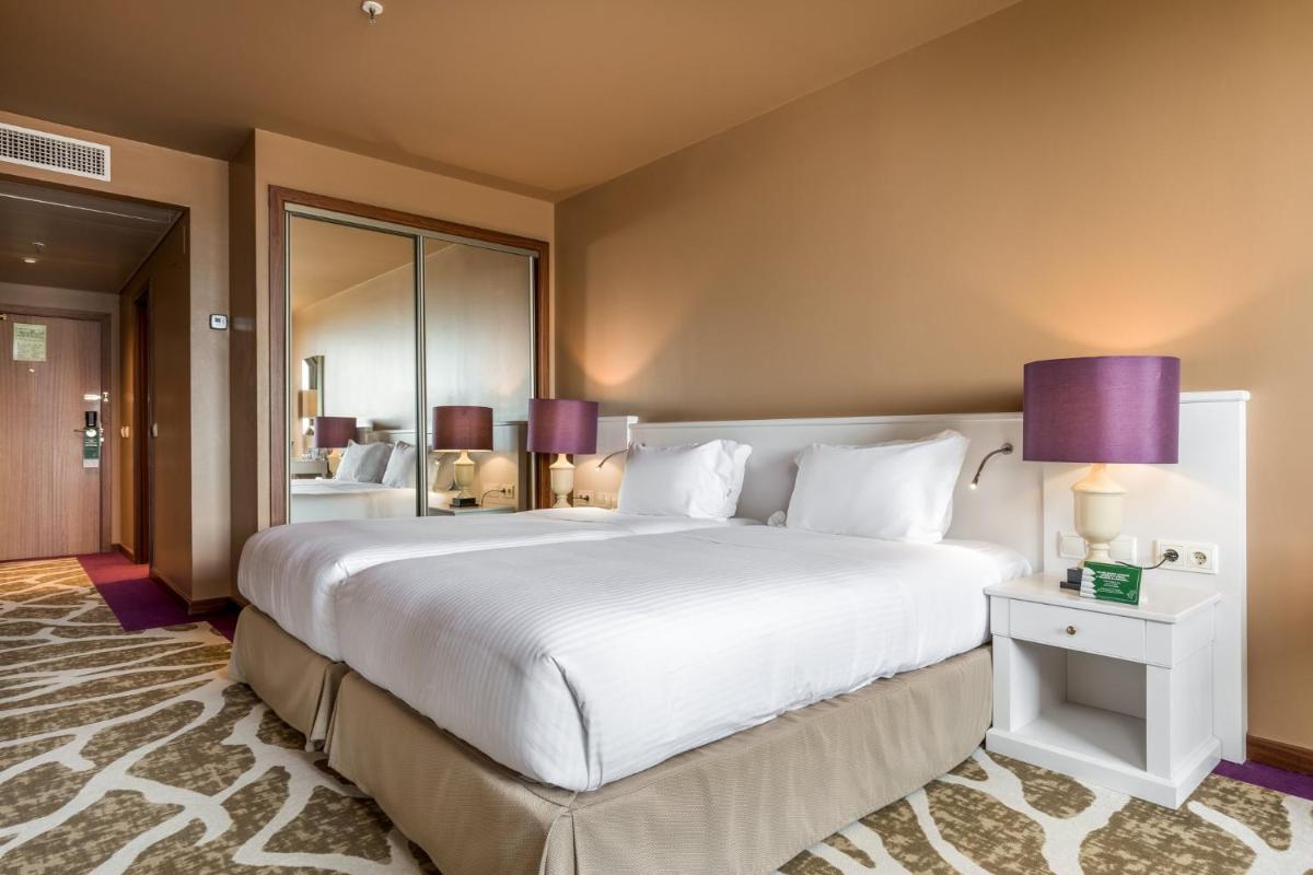 Uma cama ou camas num quarto em Holiday Inn Porto Gaia by IHG
