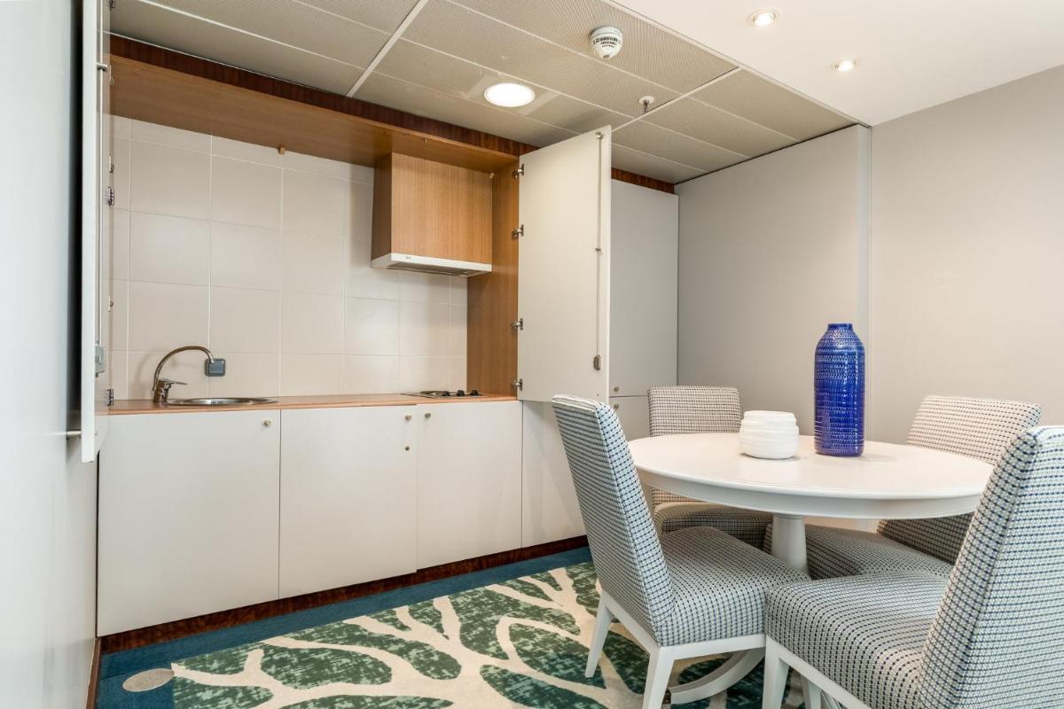 A cozinha ou kitchenette de Holiday Inn Porto Gaia by IHG