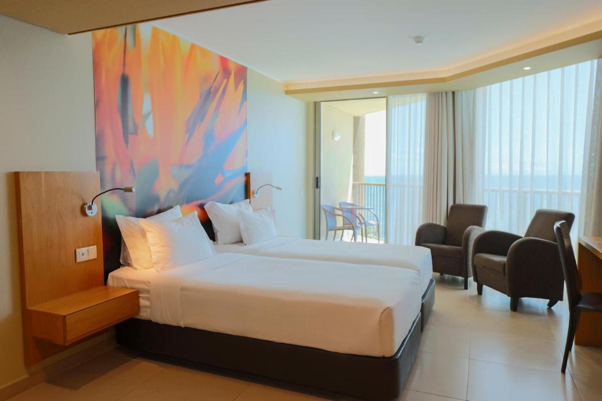Uma cama ou camas num quarto em The Views Oasis