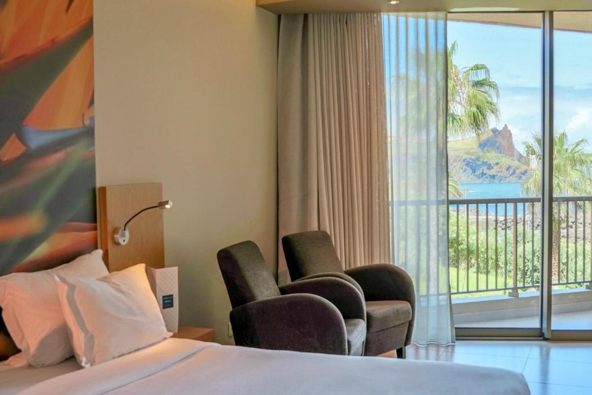 Uma cama ou camas num quarto em The Views Oasis