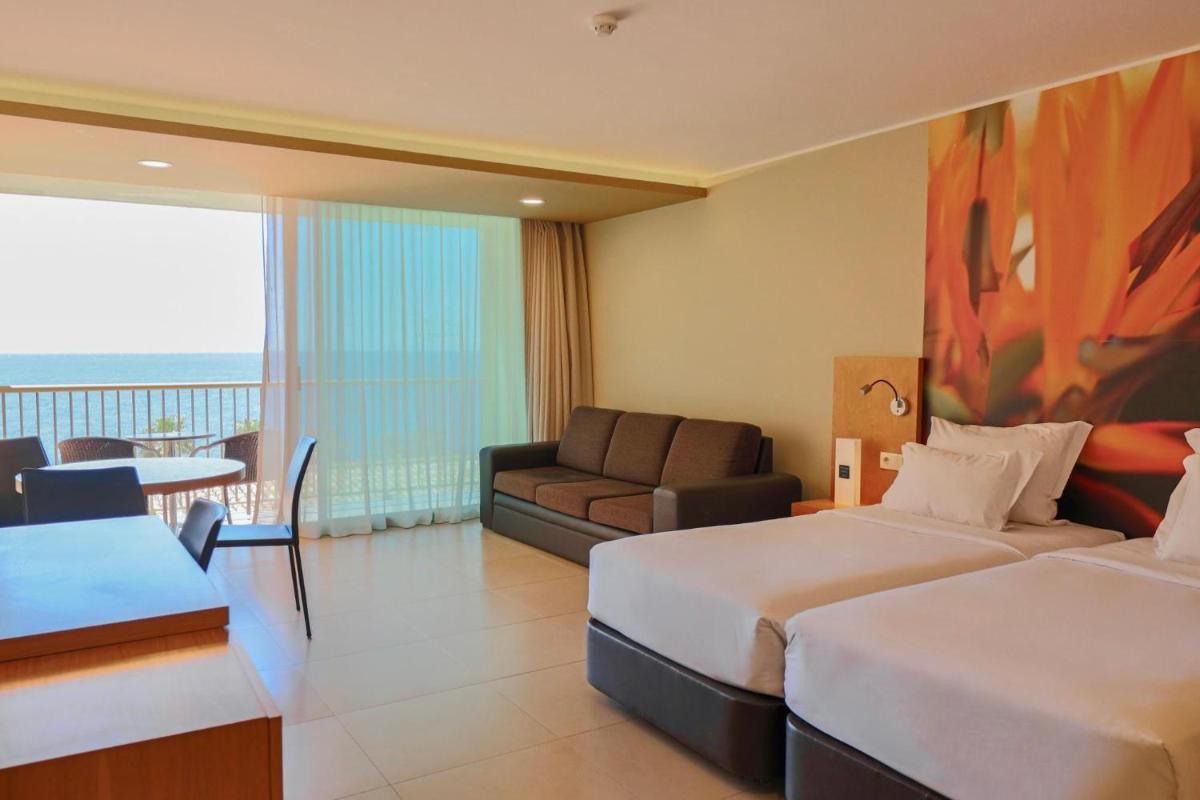 Uma cama ou camas num quarto em The Views Oasis