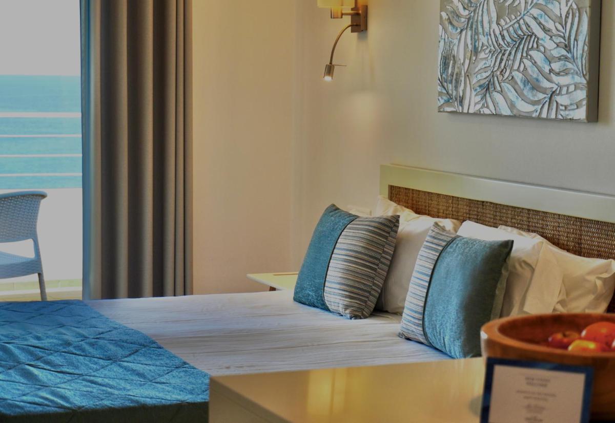 Uma cama ou camas num quarto em Clube Porto Mos - Sunplace Hotels & Beach Resort