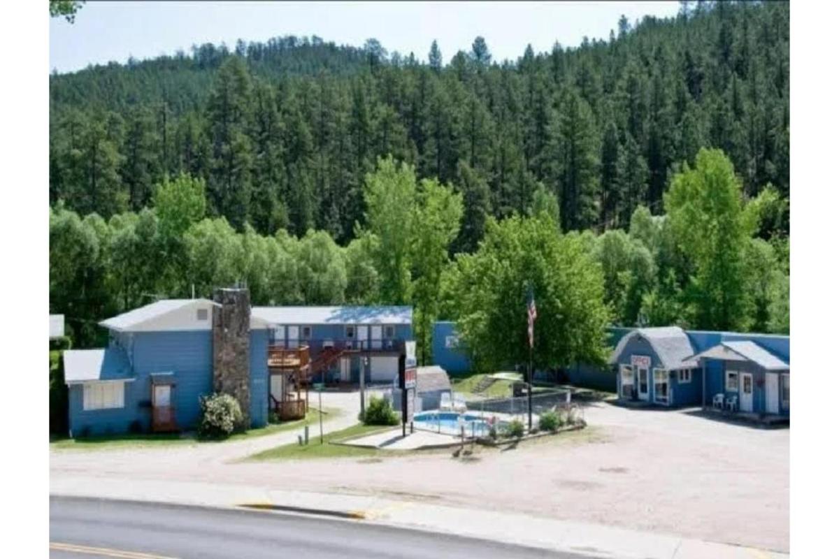 The Brookside Motel / Mt. Rushmore - Housity