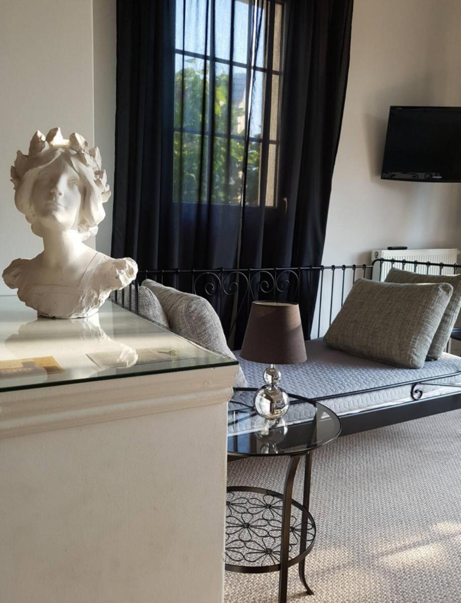 Summertime Suites - Housity