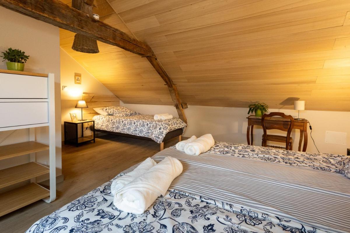 Chambres d'hôtes, table d'hôtes des Reinières proche La Loire à Vélo, 3 chambres 7 couchages - Housity