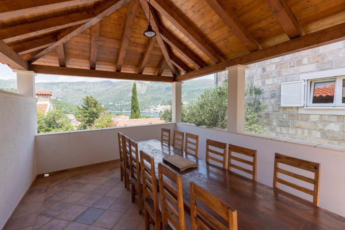 Villa Zaton Deluxe 9 Bedroom Villa Sea Views Stunning Villa for Large Groups - Housity