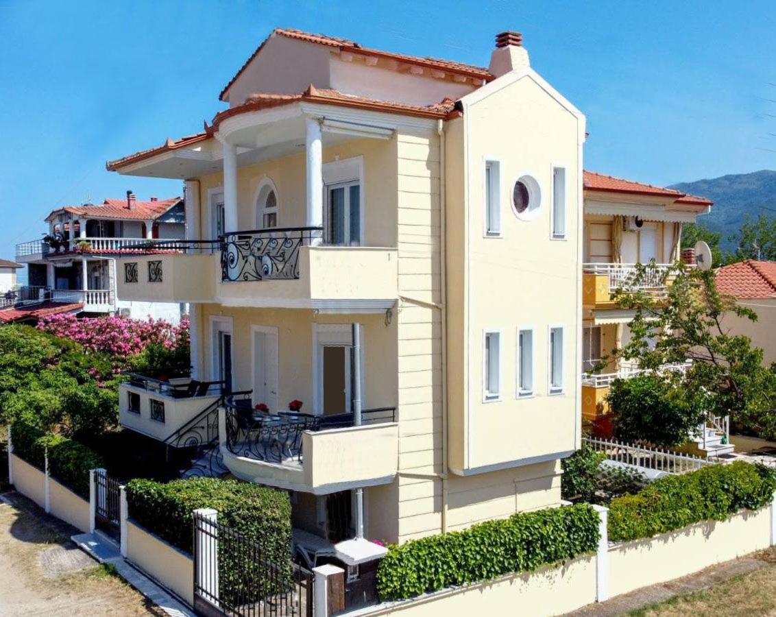 Prime Luxury Villa beach front - Housity