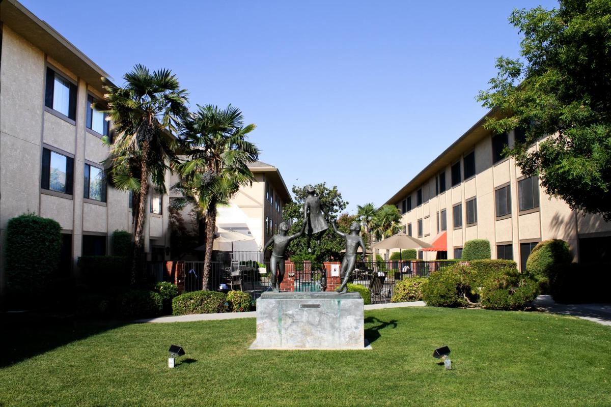 University Square Hotel - Housity