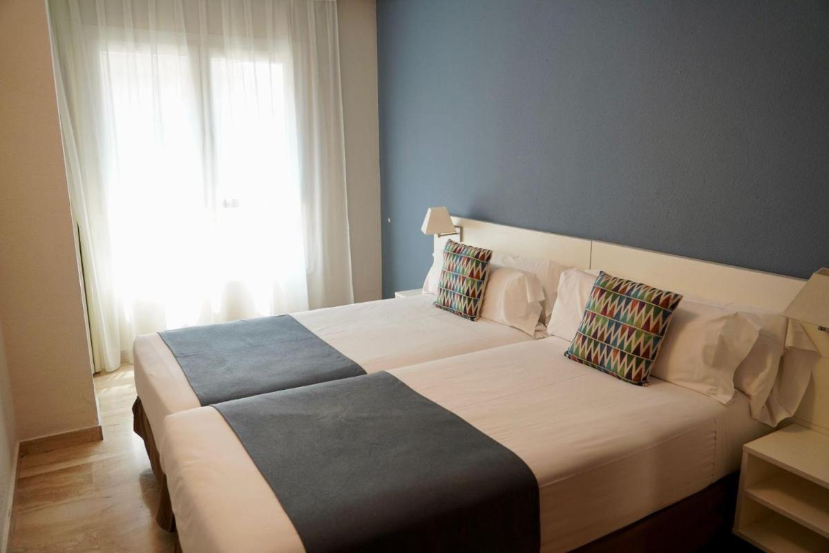 Cama o camas de una habitación en Aparthotel Los Girasoles
