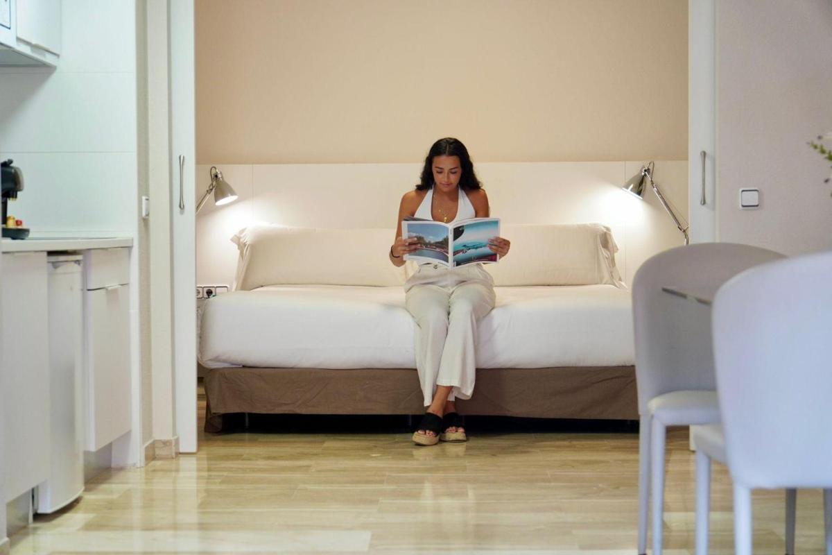 Cama o camas de una habitación en Aparthotel Los Girasoles