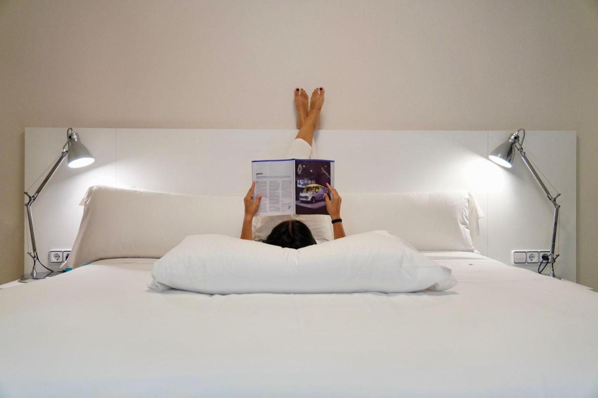 Cama o camas de una habitación en Aparthotel Los Girasoles