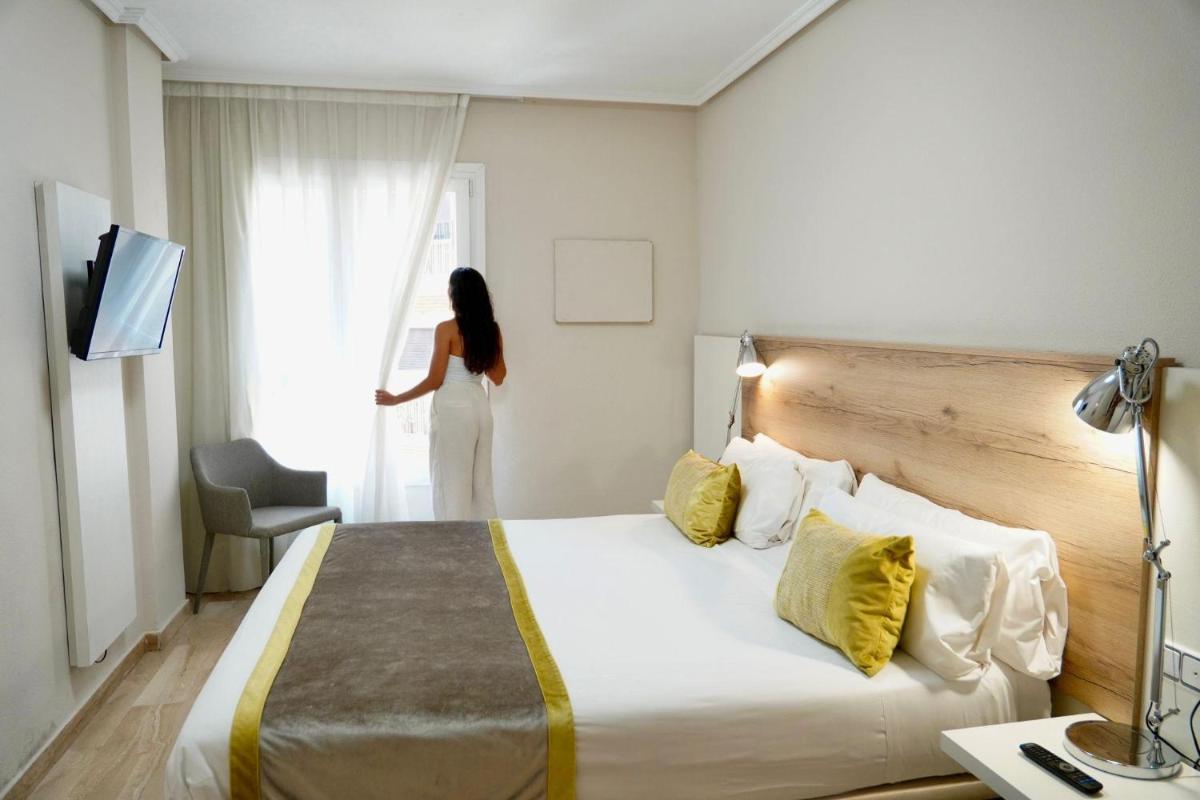 Cama o camas de una habitación en Aparthotel Los Girasoles
